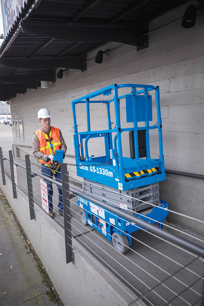Genie 13ft Electric Scissor Lift, 30" Wide