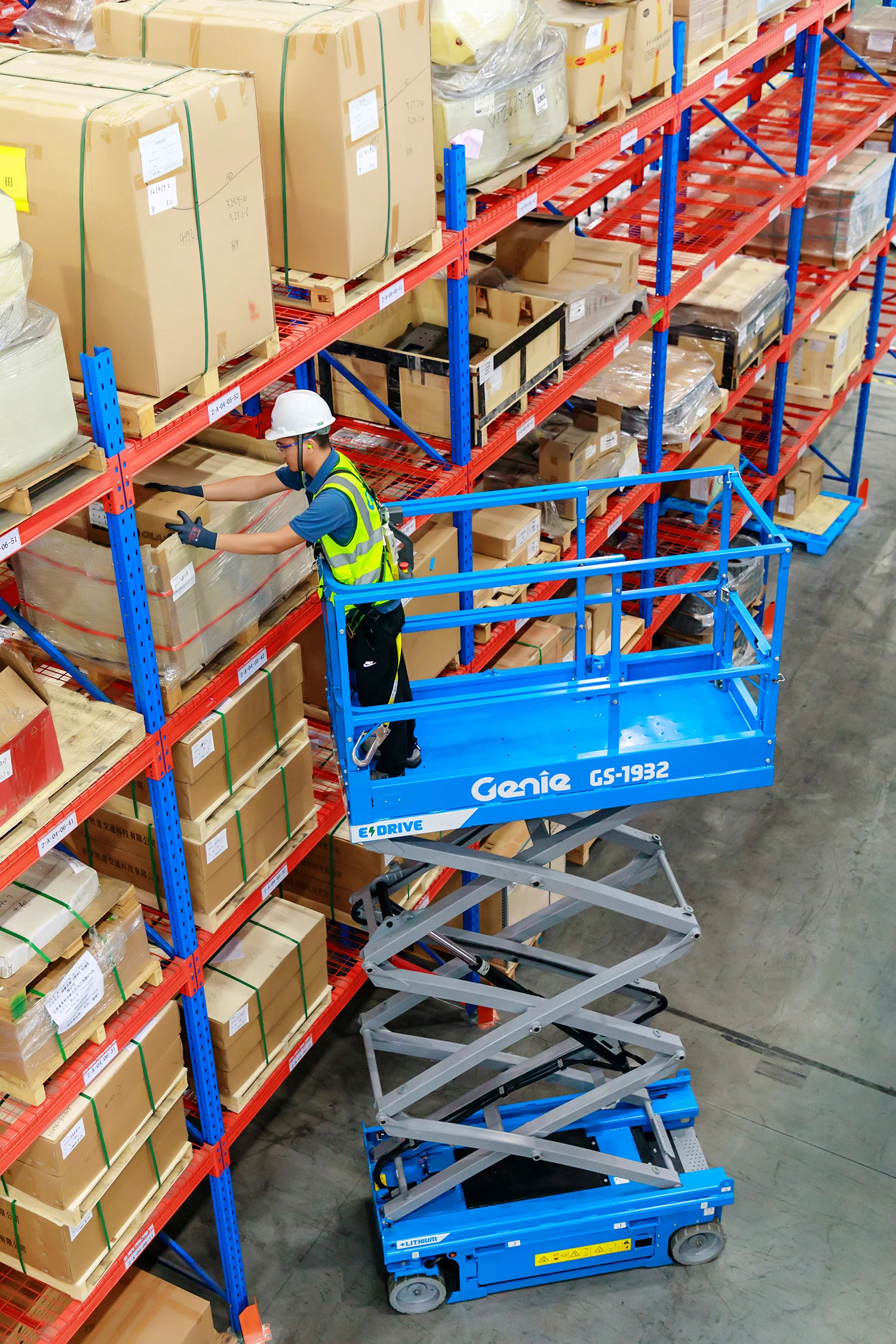 Genie 19ft Electric Scissor Lift, 30-32" Wide