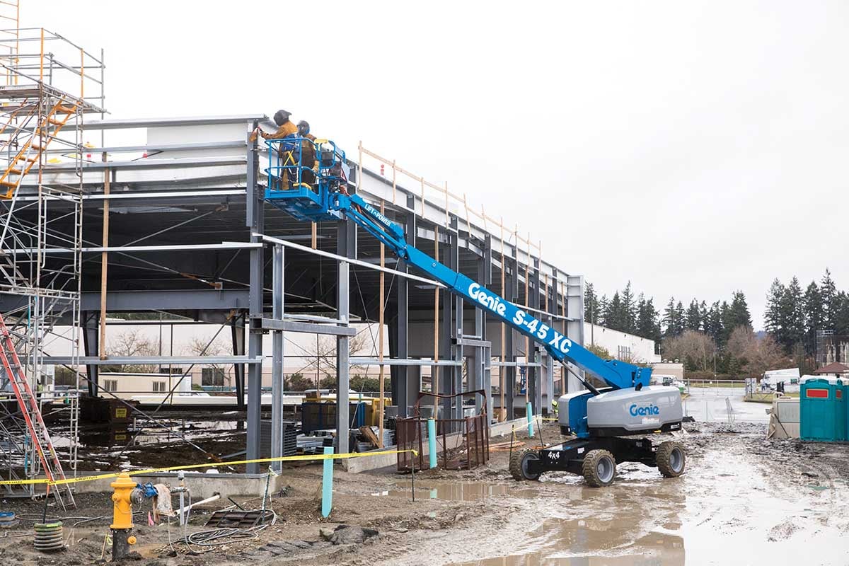 Genie S45, 45ft Straight Boom Lift, 4WD