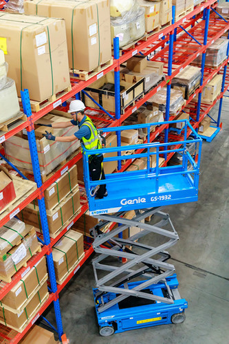 Genie 19ft Electric Scissor Lift, 30-32" Wide